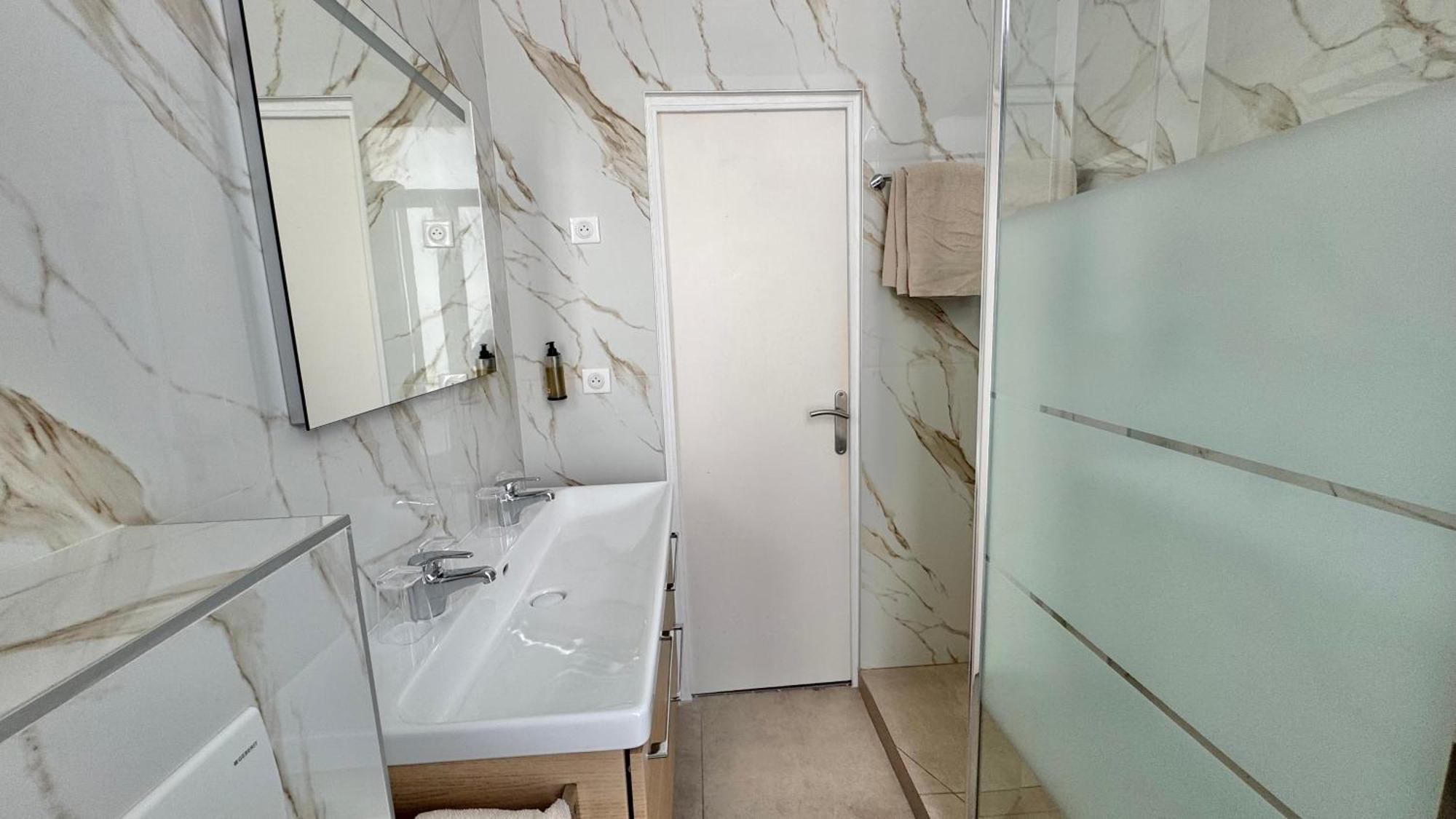 Helvétique 3* Niza